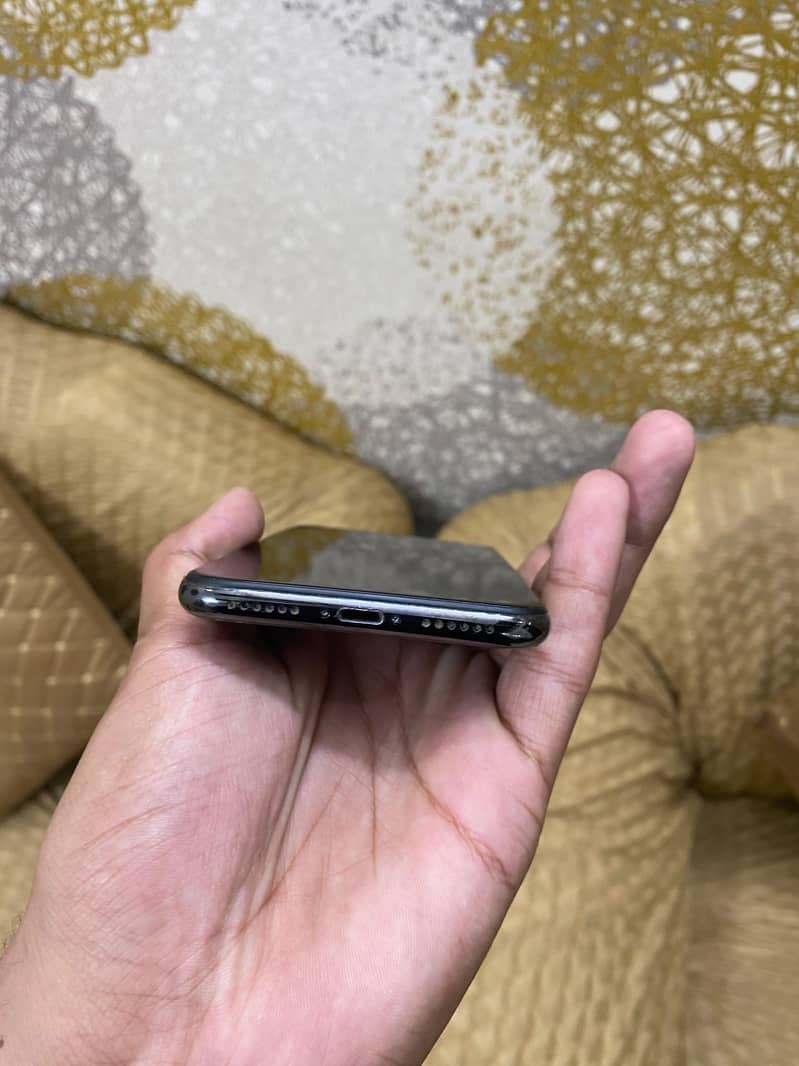 Apple iPhone X 5