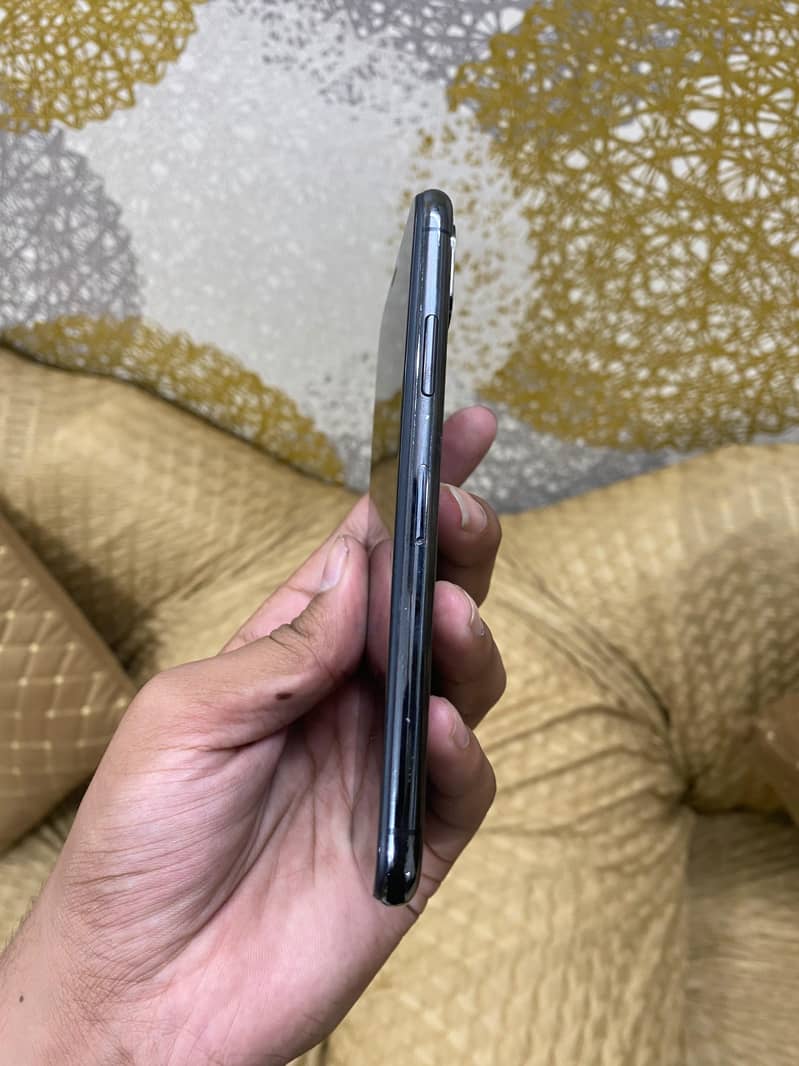Apple iPhone X 6