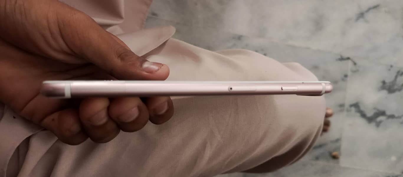 Apple iPhone 7 Plus 3