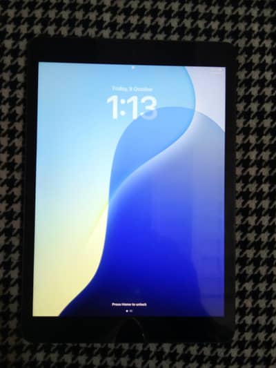 Apple iPad 7 updated version 32GB available.