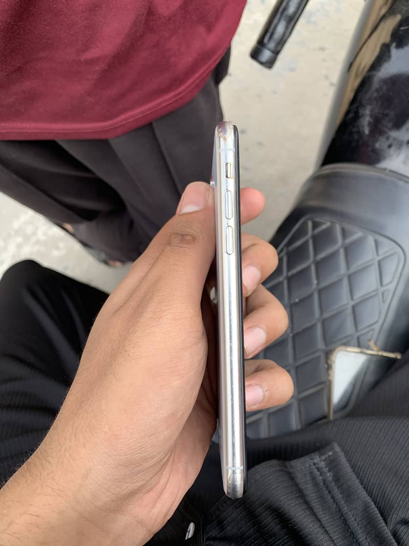 Apple iPhone X 3