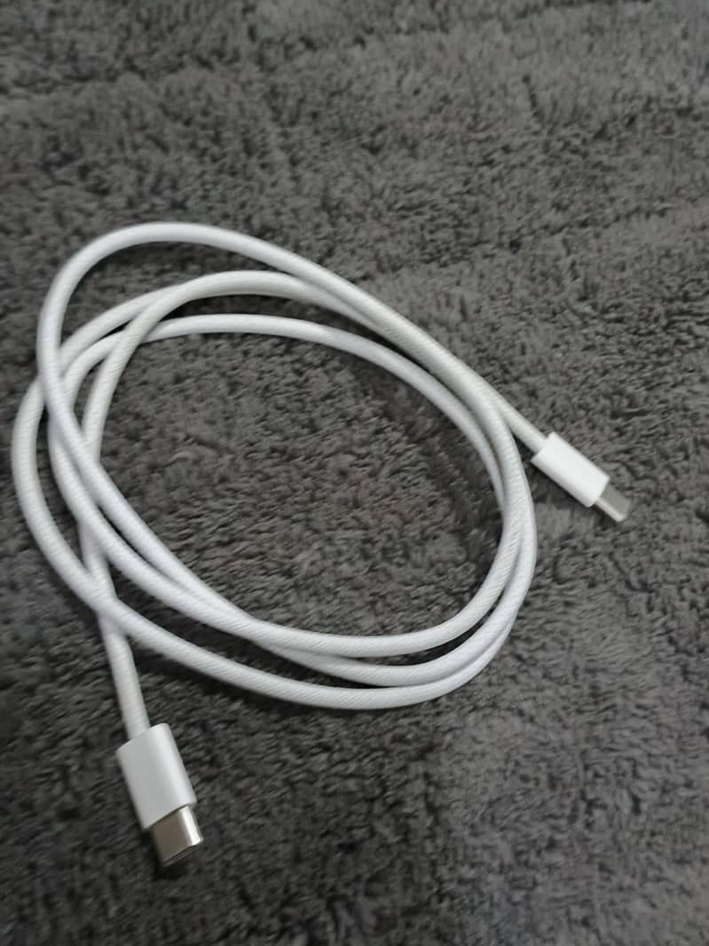 ipone 17 pro max original cable 2