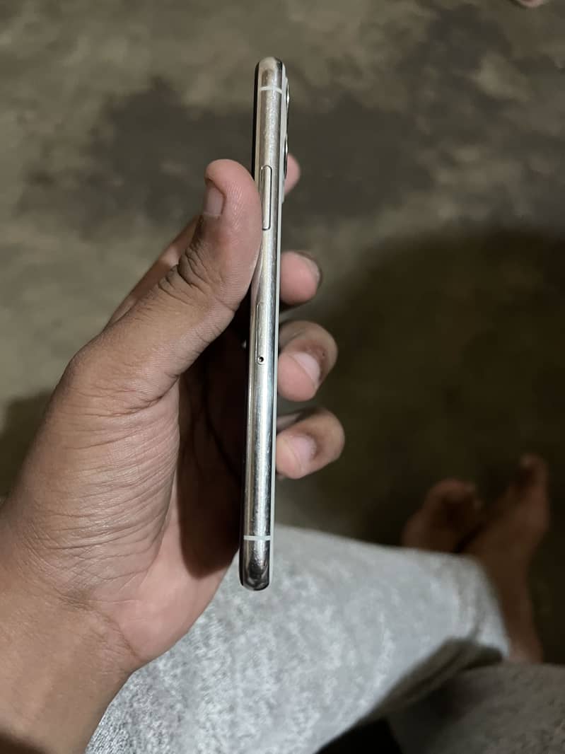 Apple iPhone 11 Pro 1
