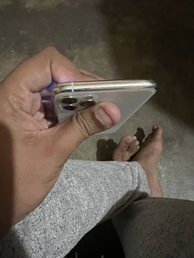 Apple iPhone 11 Pro 3