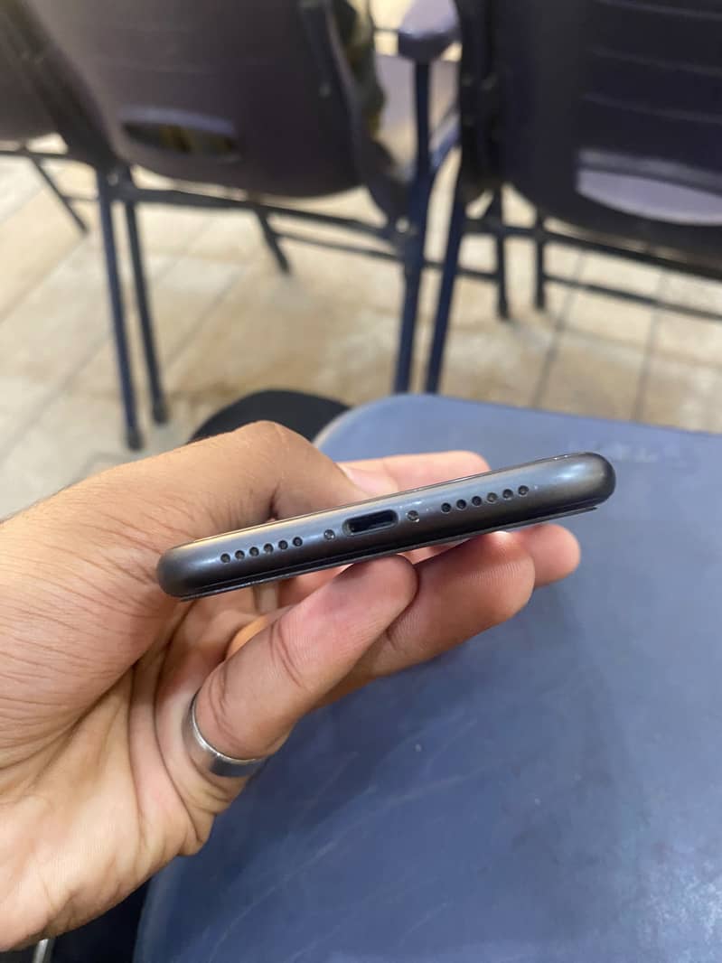 iPhone 11 5