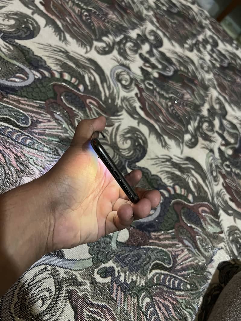 Apple iPhone X 6