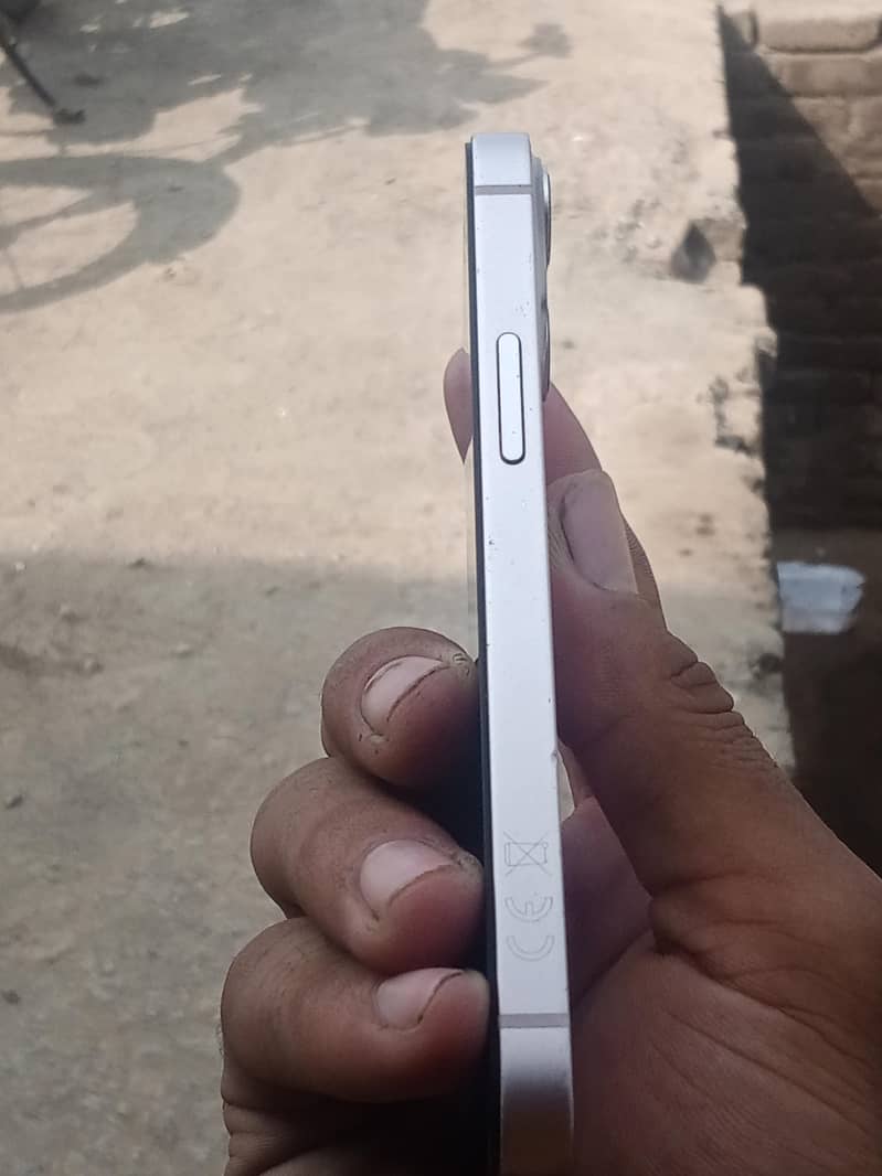 Apple iPhone 13 mini 1