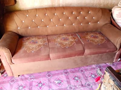 :* 5 Seater Sofa Set with Table good condition
