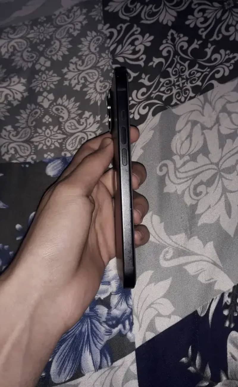 Apple iPhone 15 2
