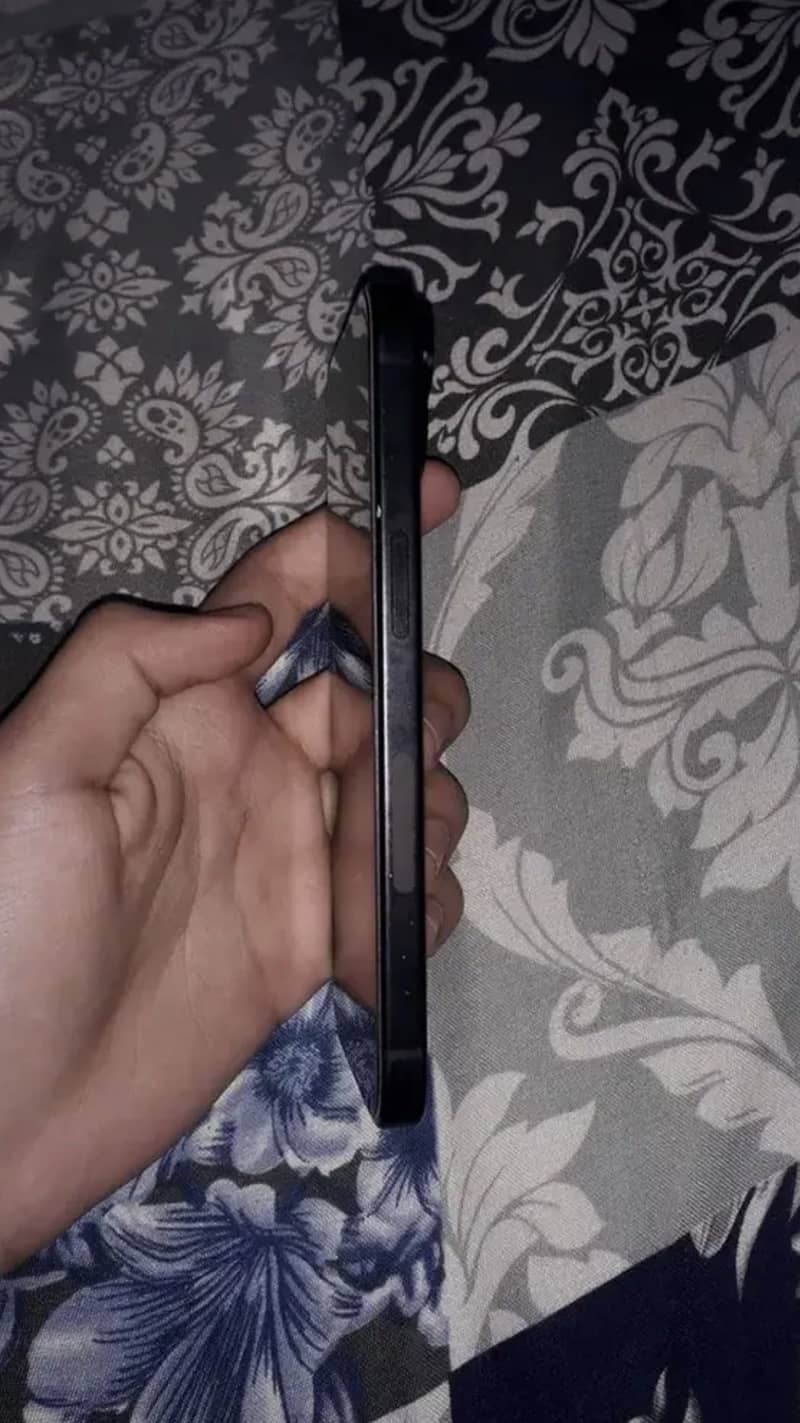 Apple iPhone 15 3