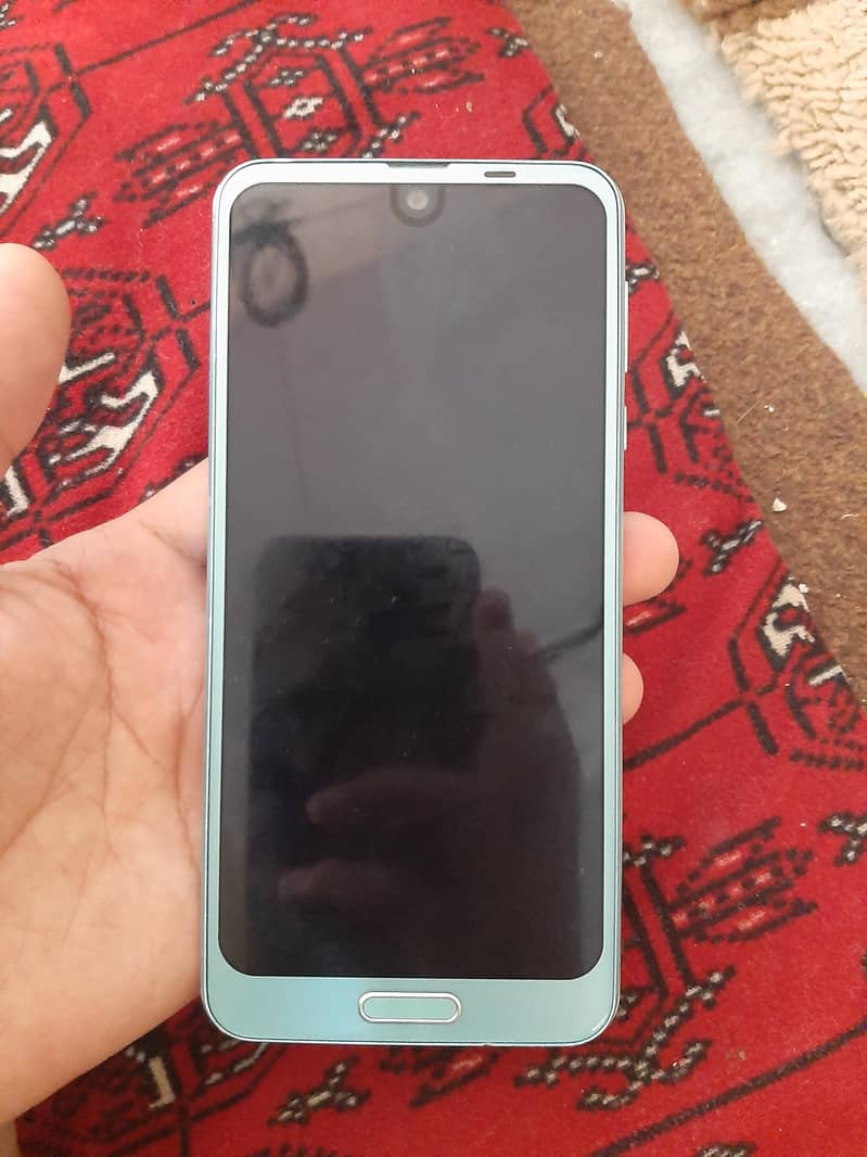Sharp Aquos R2 0