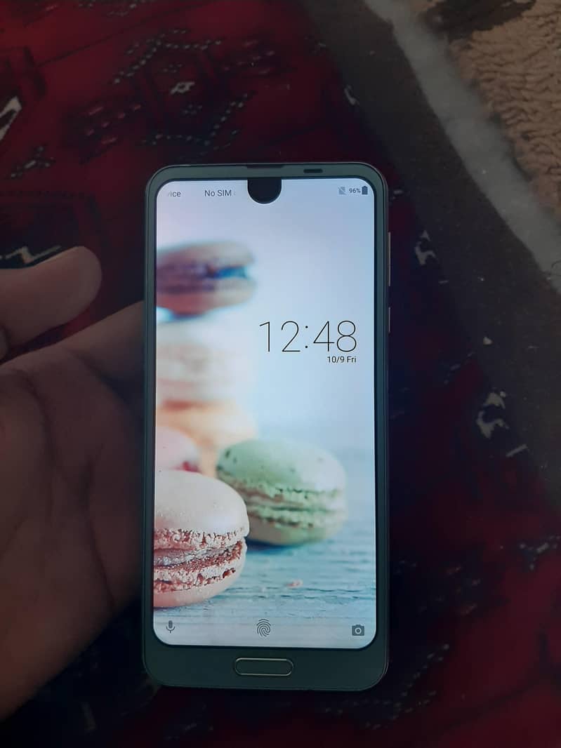 Sharp Aquos R2 1