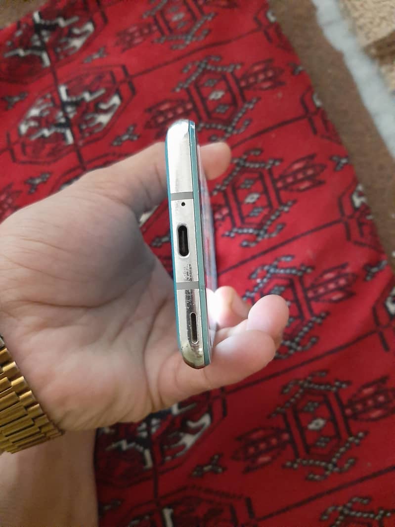 Sharp Aquos R2 2