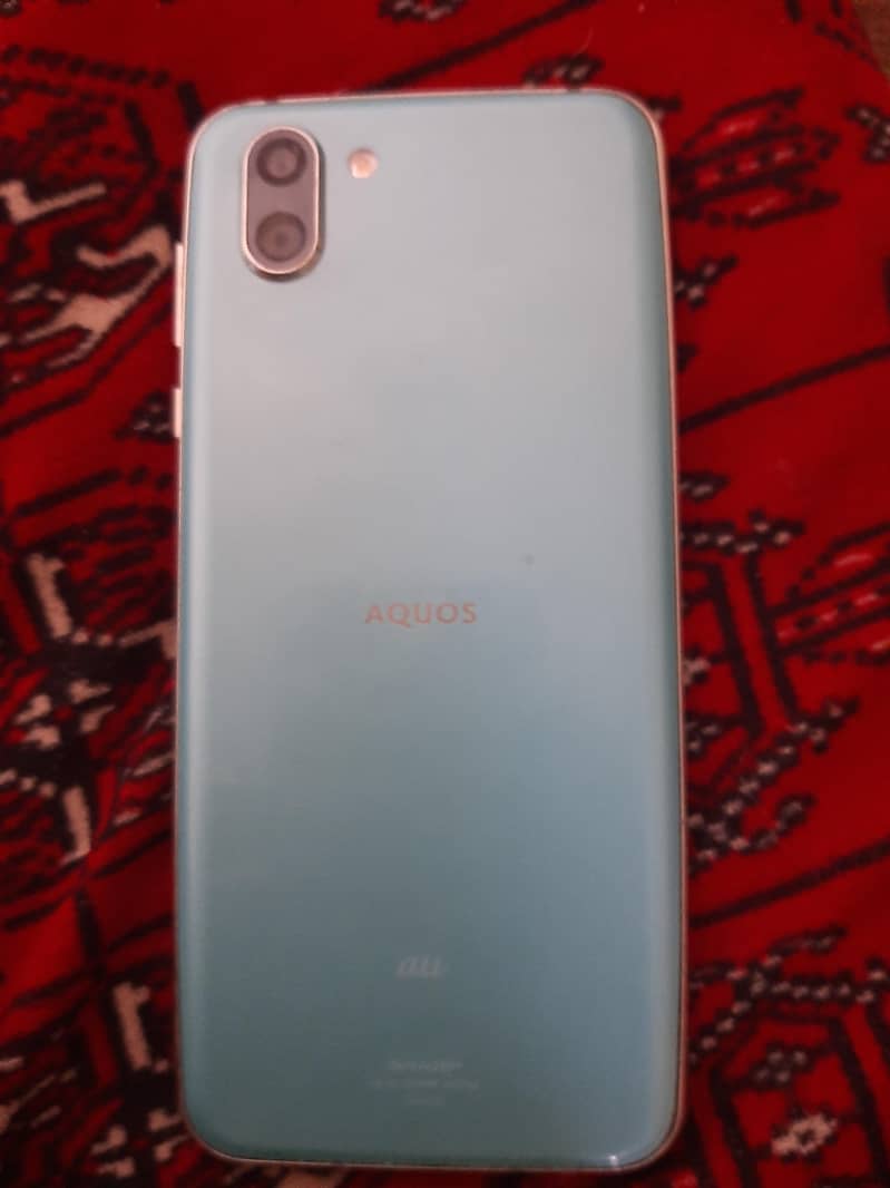 Sharp Aquos R2 5