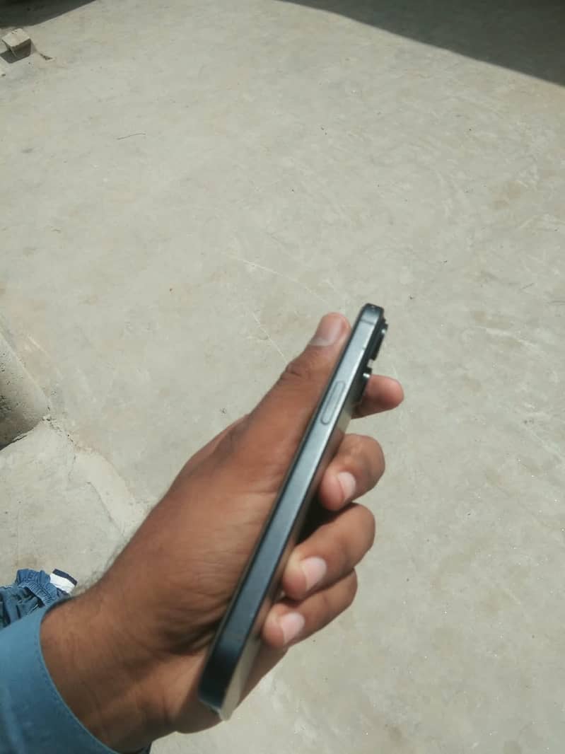 Apple iPhone 15 3