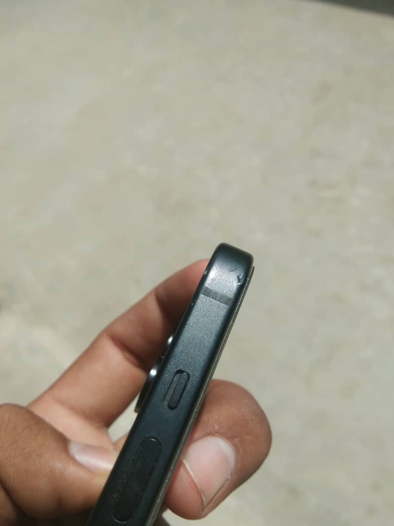 Apple iPhone 15 4