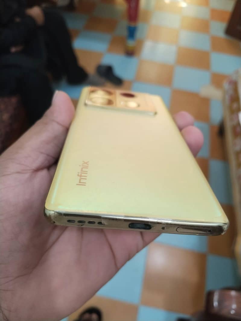 Infinix Note 40 Pro 3