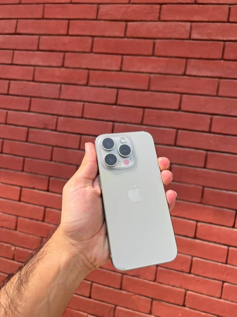 Apple iPhone 15 Pro 0