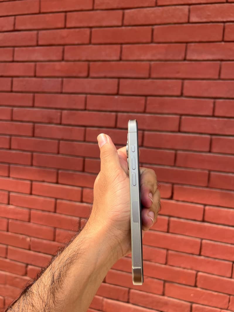 Apple iPhone 15 Pro 1
