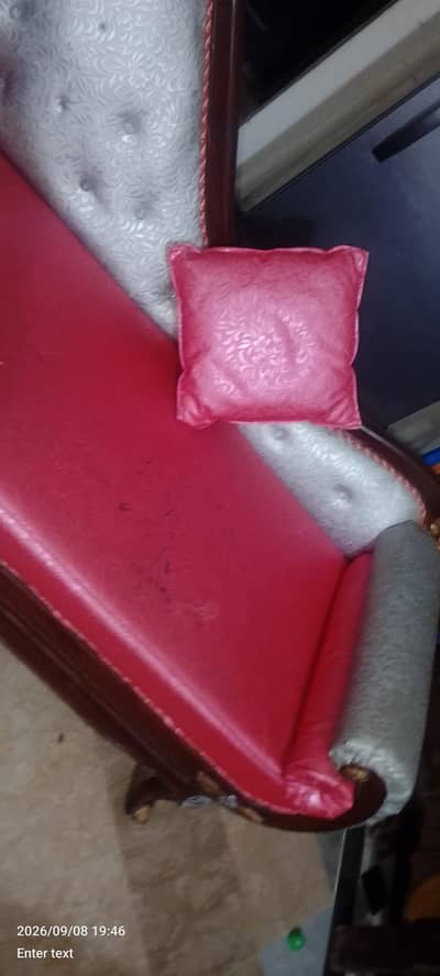 dewan in good condition . . pink and silver .