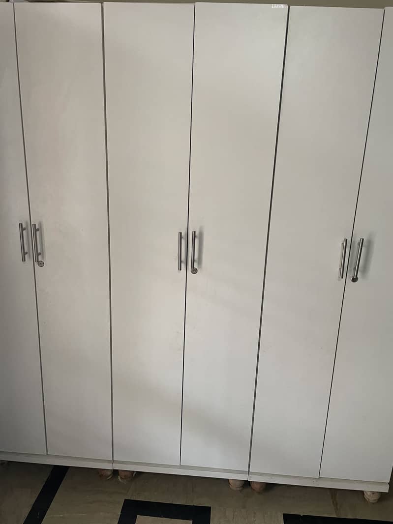 wardrobe 0