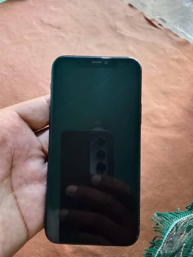 Apple iPhone 11 Pro 4