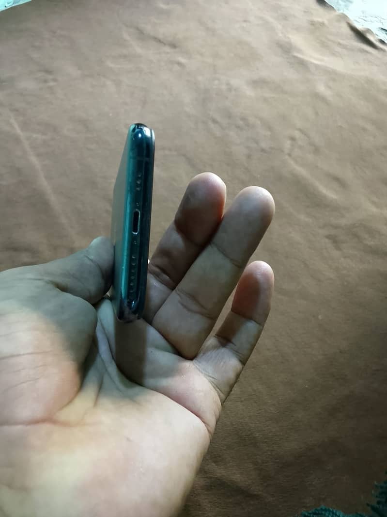 Apple iPhone 11 Pro 7
