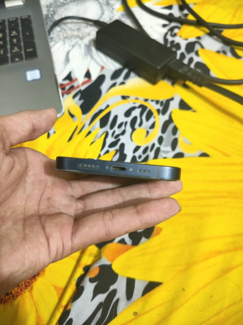 Apple iPhone 12 2
