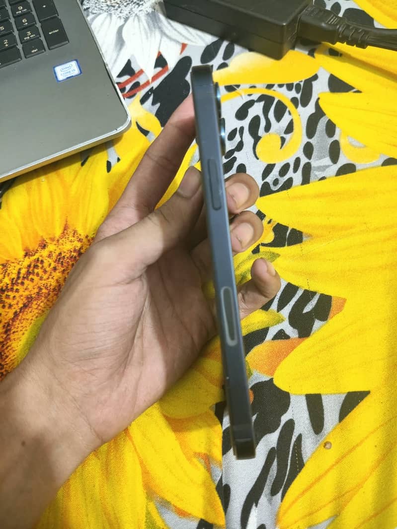 Apple iPhone 12 6