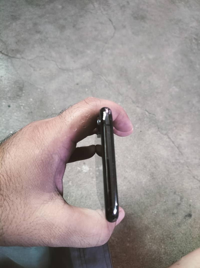 Apple iPhone XS 3