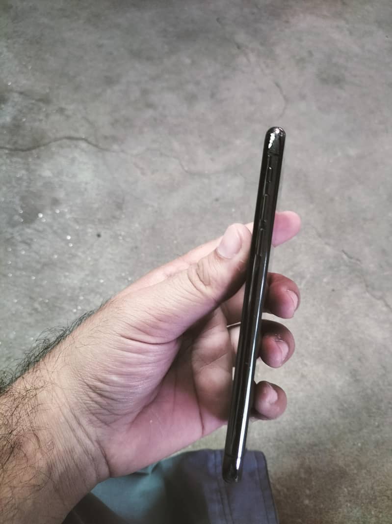 Apple iPhone XS 5