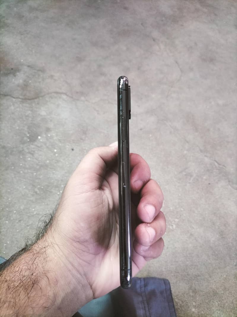 Apple iPhone XS 6