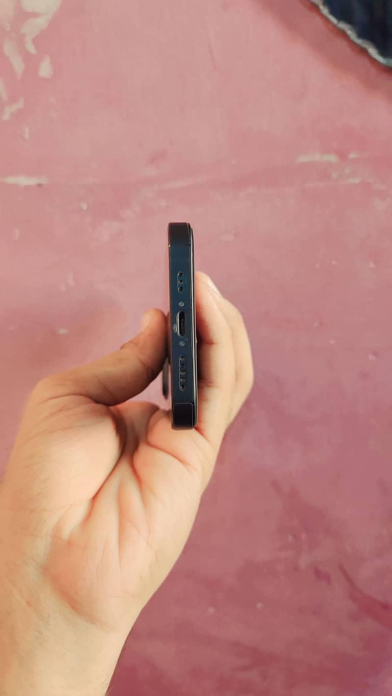 Apple iPhone 13 4
