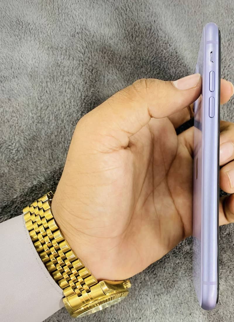 Apple iPhone 11 4