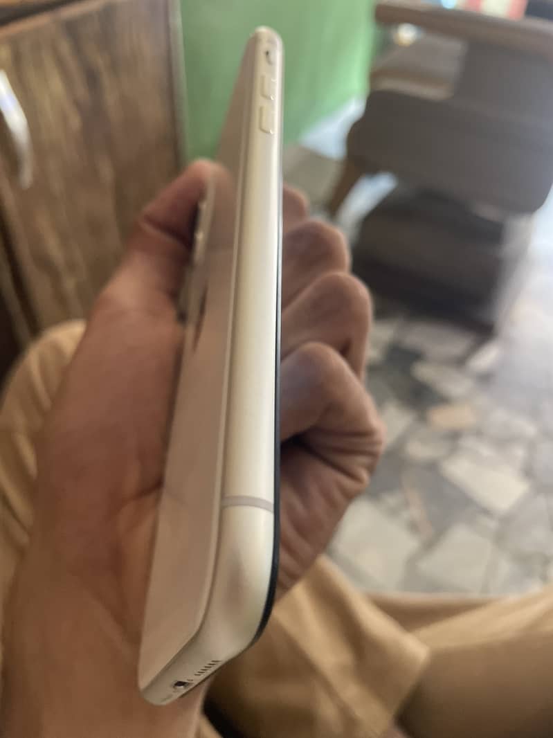 Apple iPhone 11 3