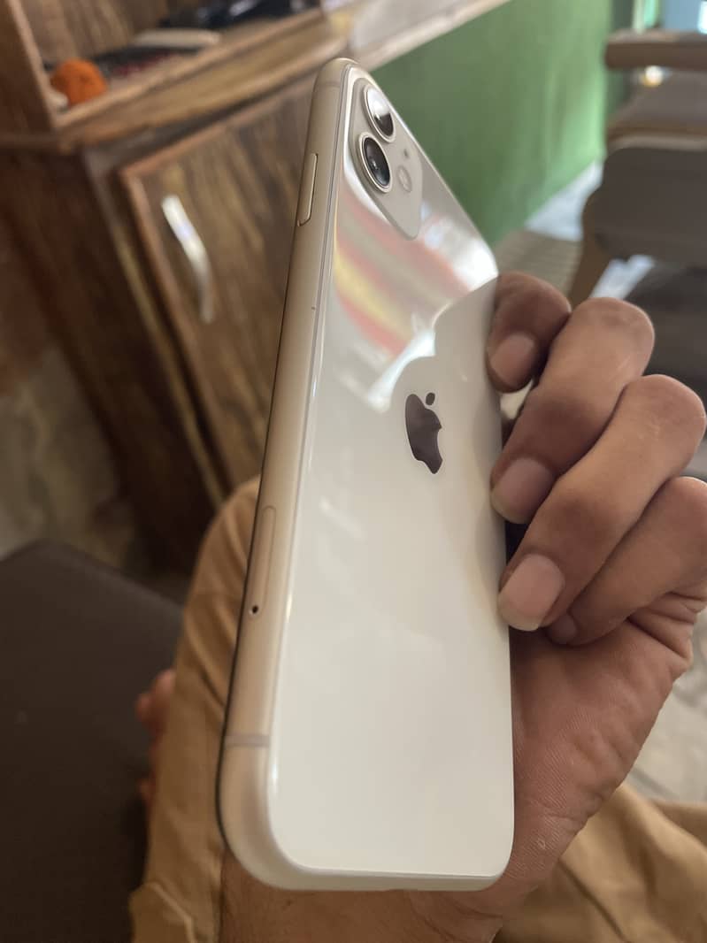 Apple iPhone 11 4