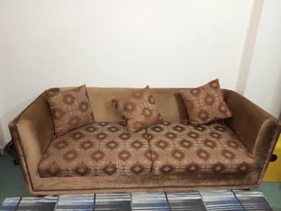 Urgent Sale! 7 Seater Sofa Set in Excellent Condition (3+2+1+1)