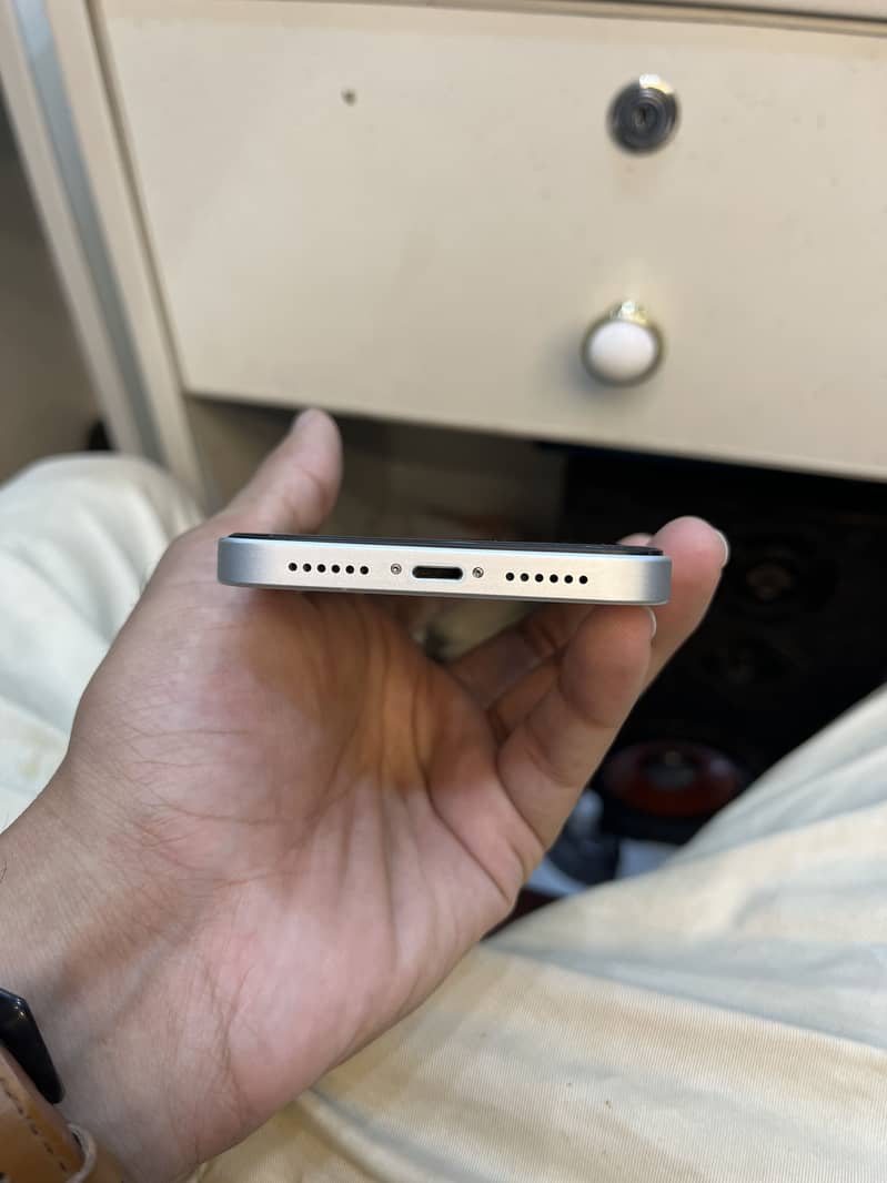 Apple iPhone 11 3