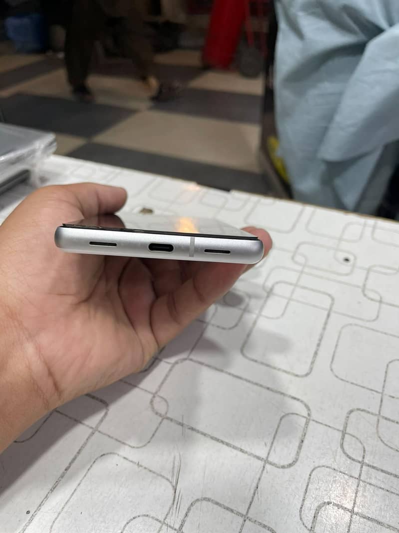 Google Pixel 7a 4