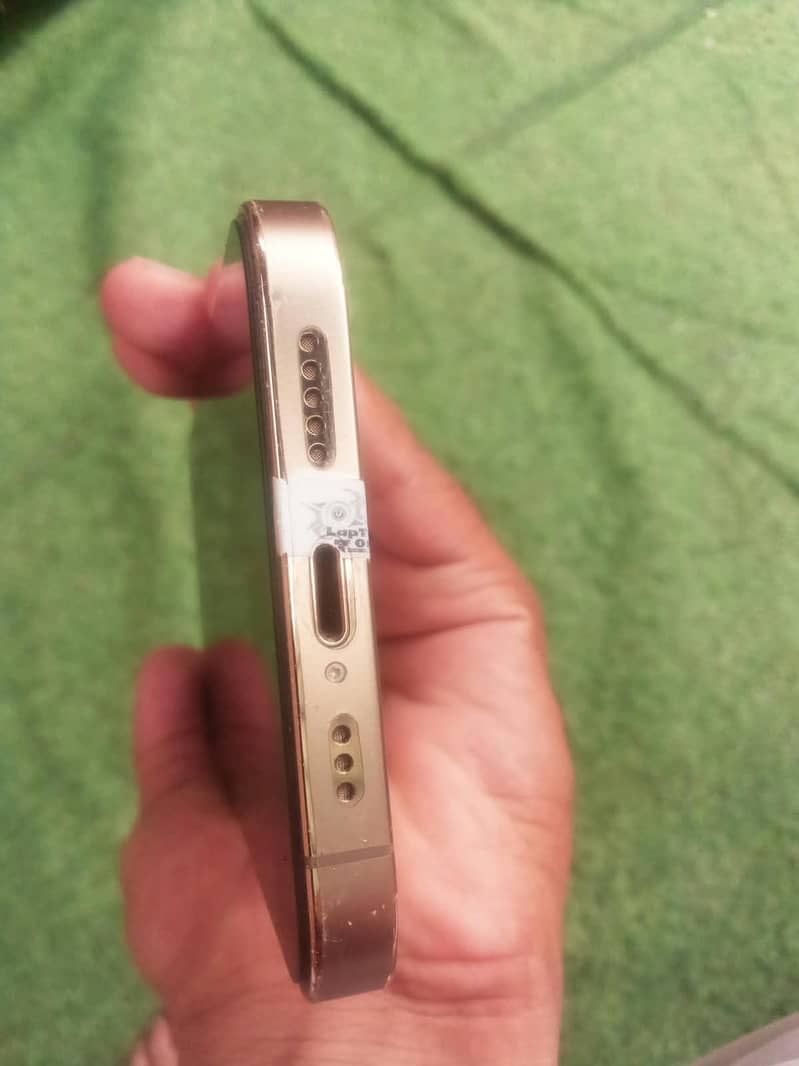 Apple iPhone 12 Pro 4