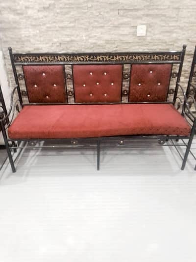 iron  chairs 3+2 for sale bahria town