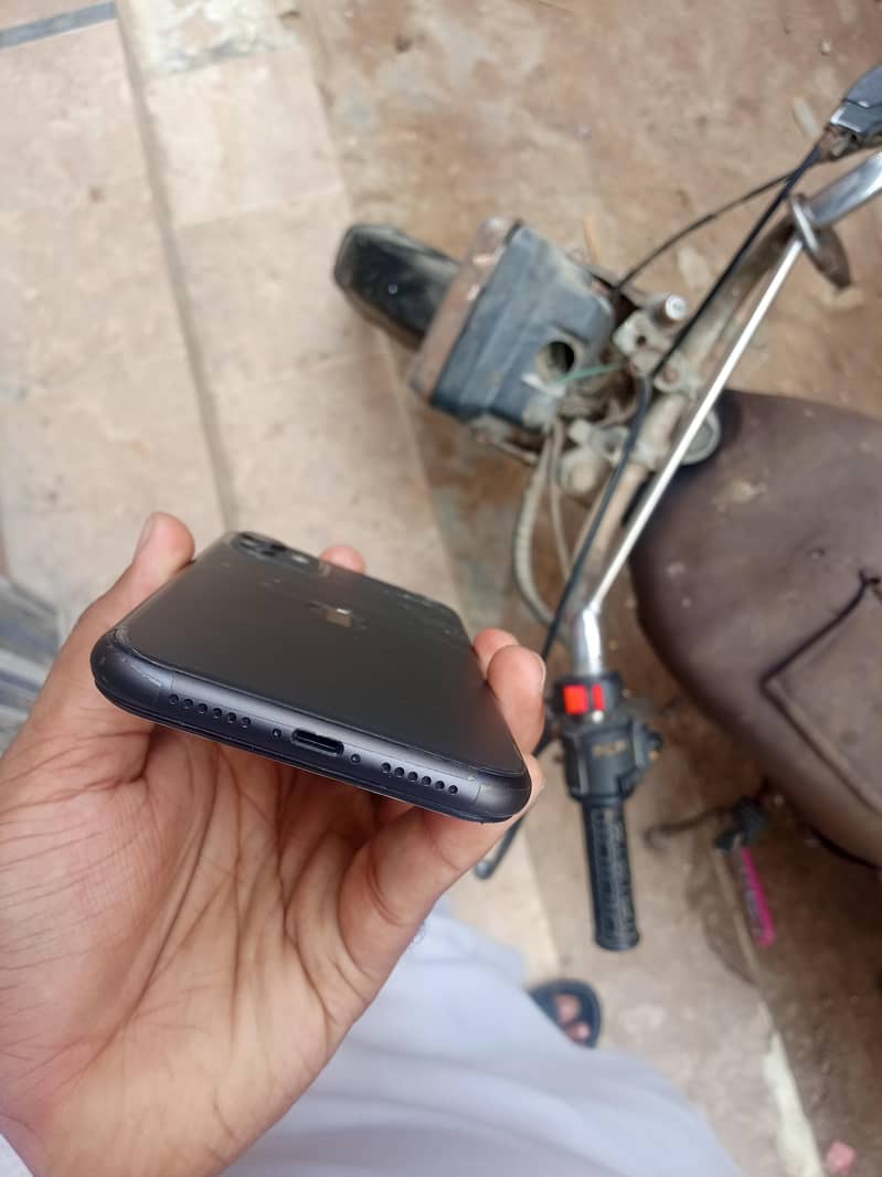 Apple iPhone 11 3