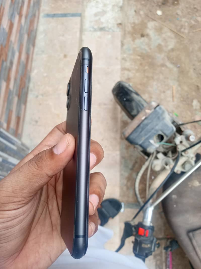 Apple iPhone 11 5