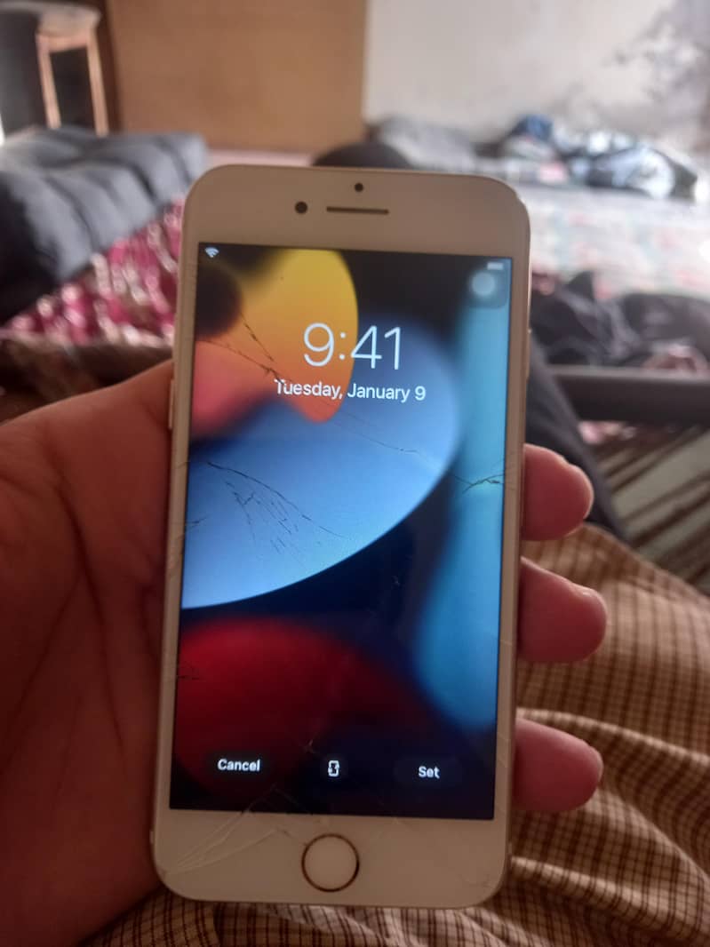 Apple iPhone 7 0
