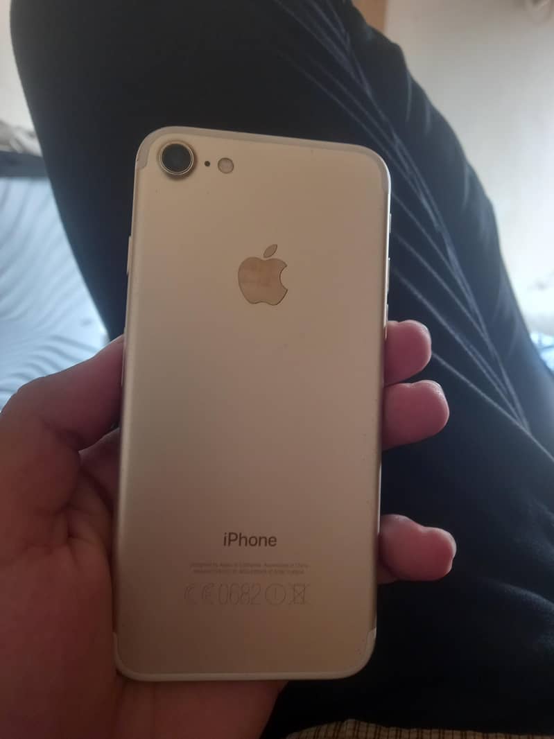 Apple iPhone 7 2
