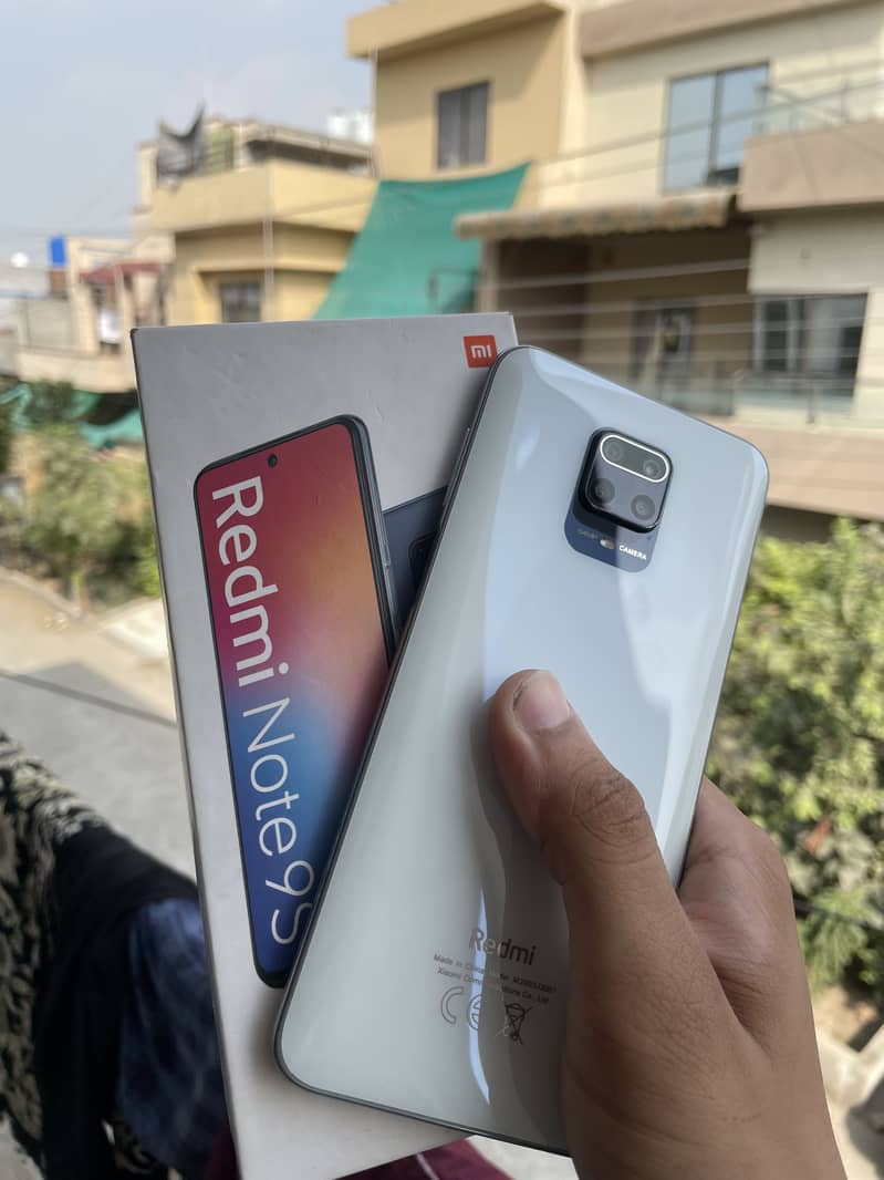 Xiaomi Redmi Note 9S 0