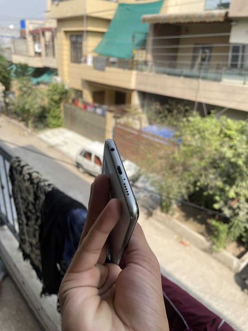 Xiaomi Redmi Note 9S 3
