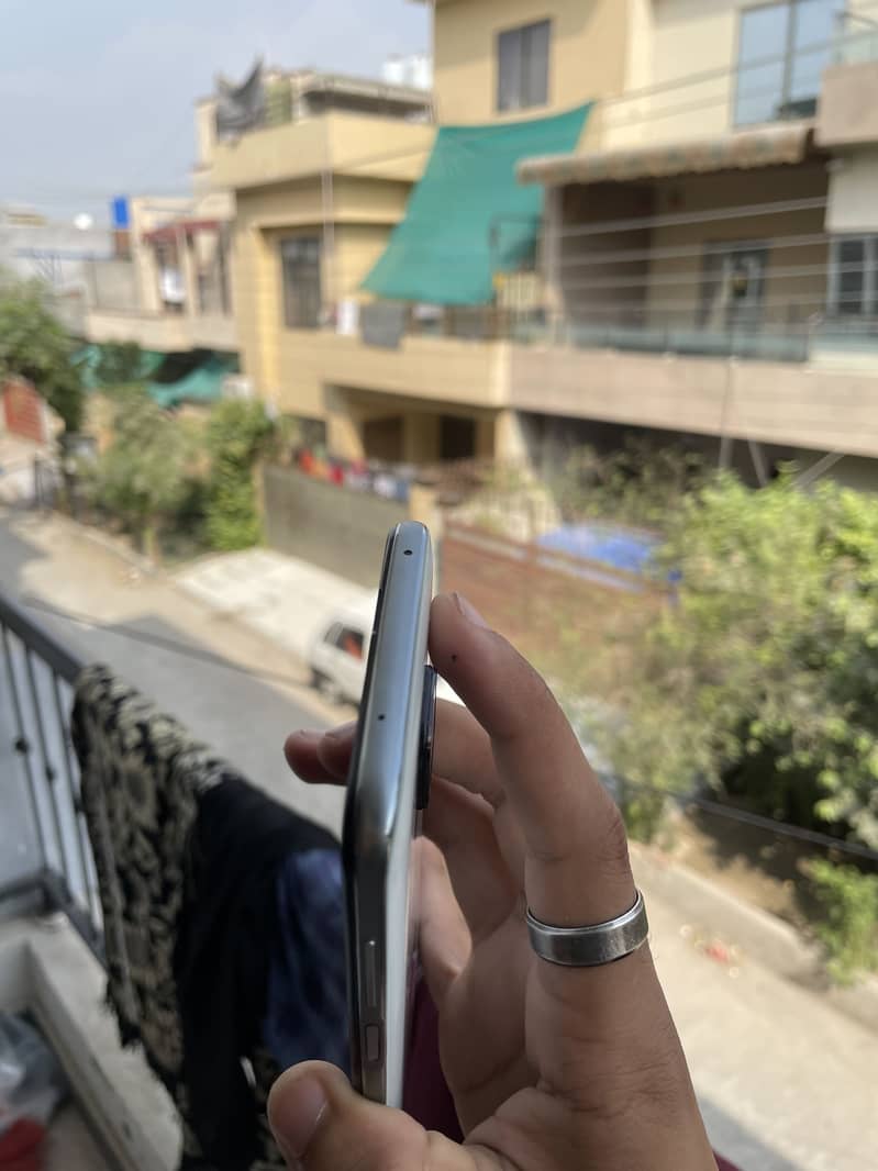 Xiaomi Redmi Note 9S 4