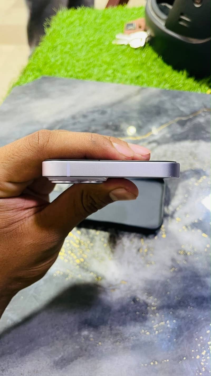 Apple iPhone 14 3