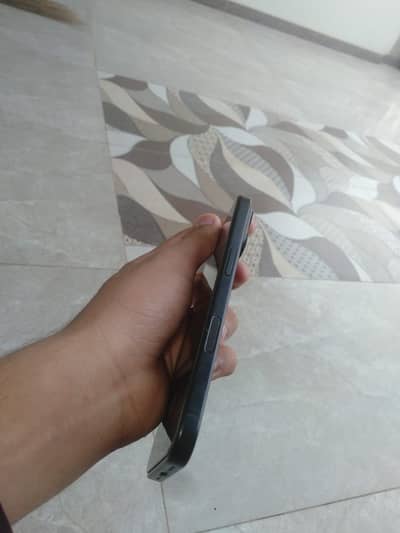 Apple iPhone 16
